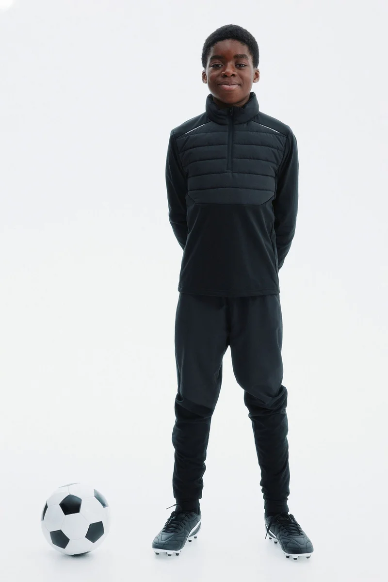 اتش اند ام بلوزة كرة قدم بنسيج ثيرمو موف™