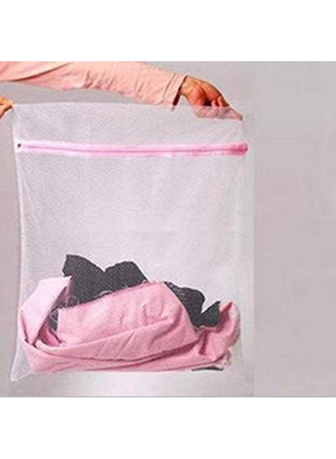 A set of 3 mesh laundry baskets to protect underwear during washing, lightweight, durable and easy to use. - Image 1