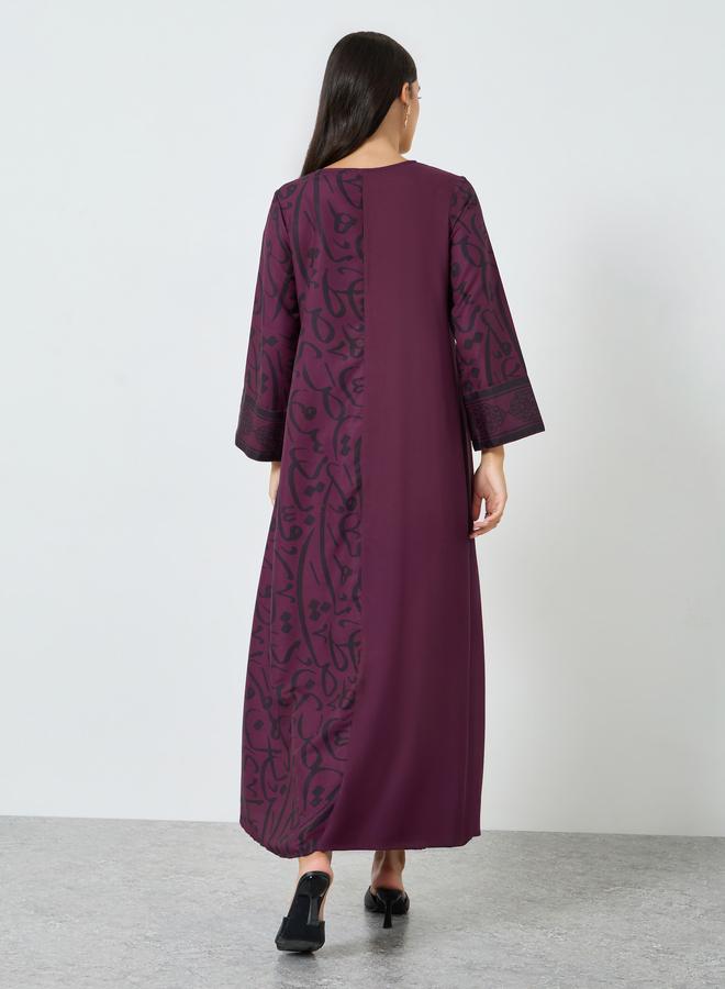 Amirah Burgundy Notch Neck Jalabiya with Arabic Print - Image 3