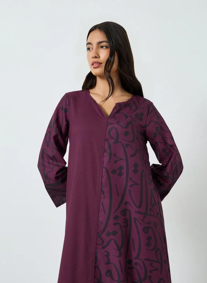 أميرة Burgundy Notch Neck Jalabiya with Arabic Print