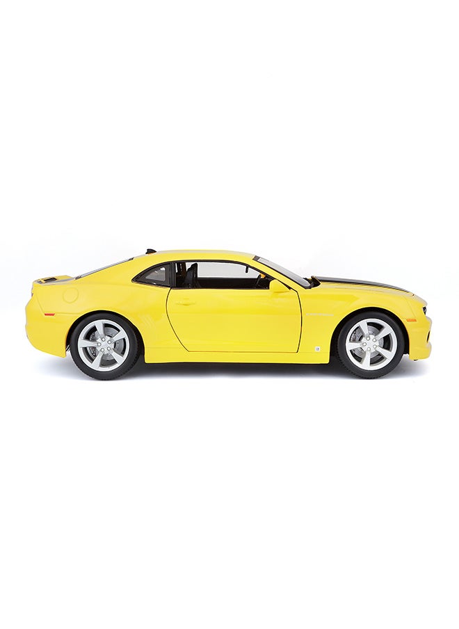 Maisto 1/18 scale diecast model of the 2010 Chevrolet Camaro RS.  - Image 4