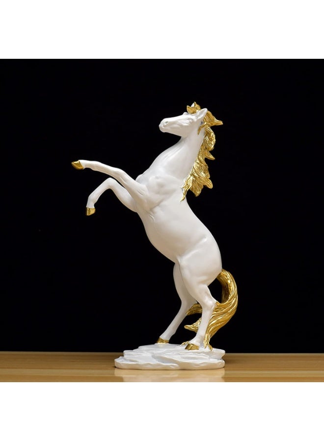 ديكور هيلز تمثال حصان واقف من الراتنج، مصنوع يدويًا بالكامل، تحفة فنية حديثة، قطعة فنية قابلة للجمع، هدية مثالية للمكتب أو رف الكتب، تمثال مهيب باللونين الأبيض والذهبي. - Image 1