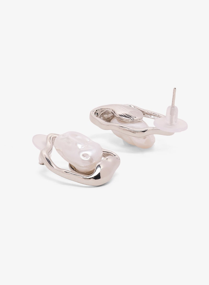 جينجر أقراط ذهبية بلمسة لؤلؤ - Image 4