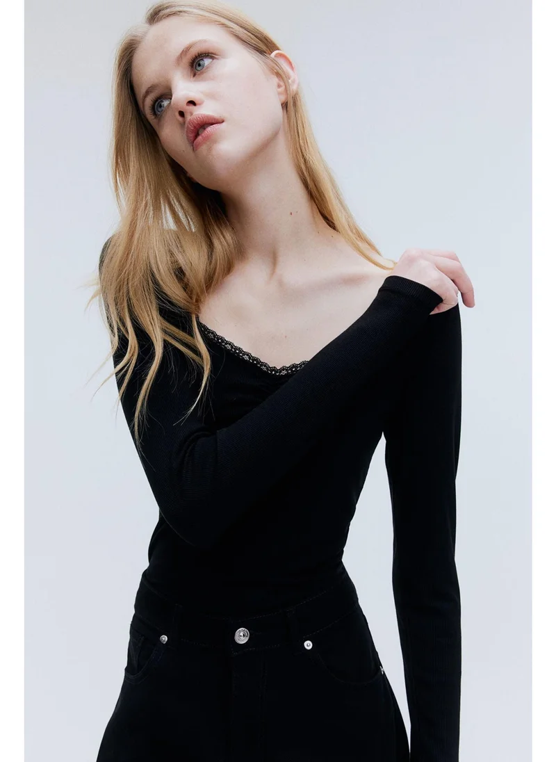 H&M Lace-trimmed ribbed top