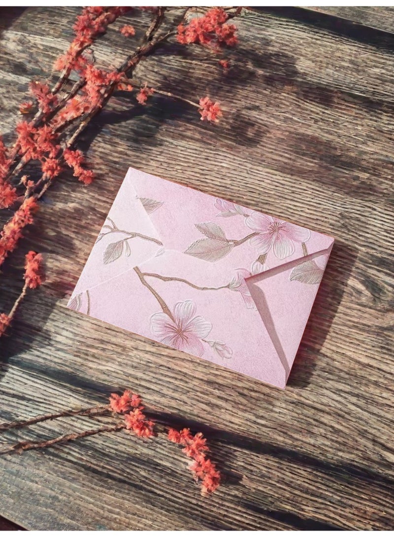 30pcs high-end vintage floral envelopes (red, black, pink, purple, green, and beige) is decorated with embossed gold foil. The floral pattern features a 3D textured design and is perfect for weddings, Christmas, anniversaries, birthdays, New Year's Day, Valentine's Day, and other occasions, as well as everyday use. Made of high-quality paper, they're suitable for everyone. (Due to paper cutting, the placement of the flowers may be random.) - Image 4