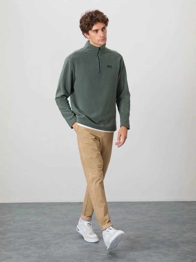 تومي لايف TOMMY Men's Plush Half-Zip Sweatshirt
