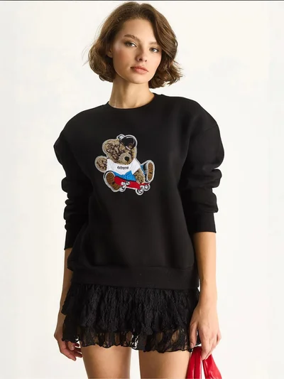 Bianco Lucci LUCCI Embroidered Crew Neck Long Sleeve Sweatshirt