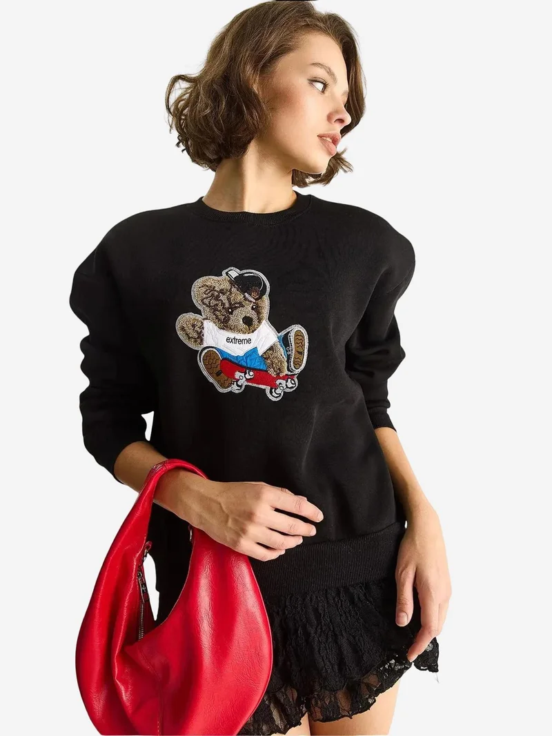 Bianco Lucci LUCCI Embroidered Crew Neck Long Sleeve Sweatshirt