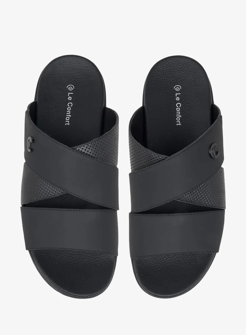 لو كونفورت صنادل رجالي بنقوش متقاطعة سهلة الارتداء