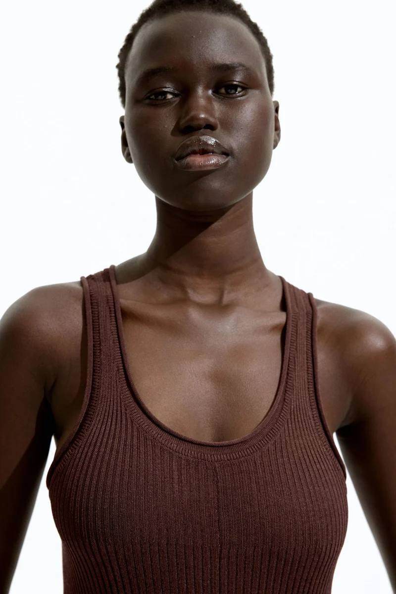 اتش اند ام فستان ماكسي من مزيج الحرير