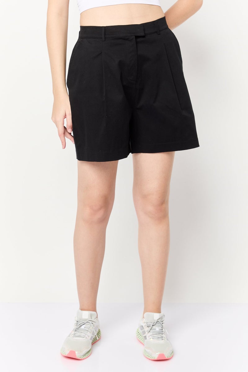 Lyle & Scott شورتات تشينو بسيطة للنساء، أسود - Image 1
