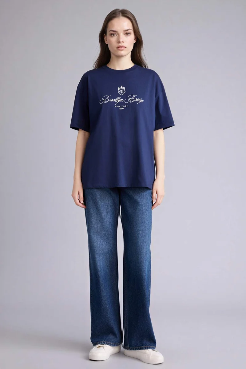ديفاكتو Oversize Fit Crew Neck Printed Short Sleeve T-Shirt