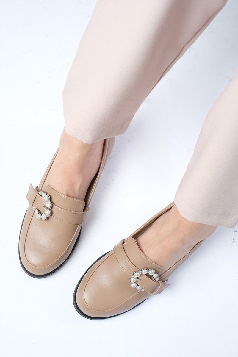 Mio Gusto Mink Color Pearl Buckle Women's Casual Flat Oxford Shoes  - Image 3