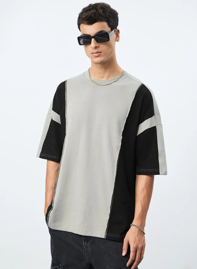 ذا سوليد ستور تيشيرت بنمط كتل الألوان وقصة واسعة