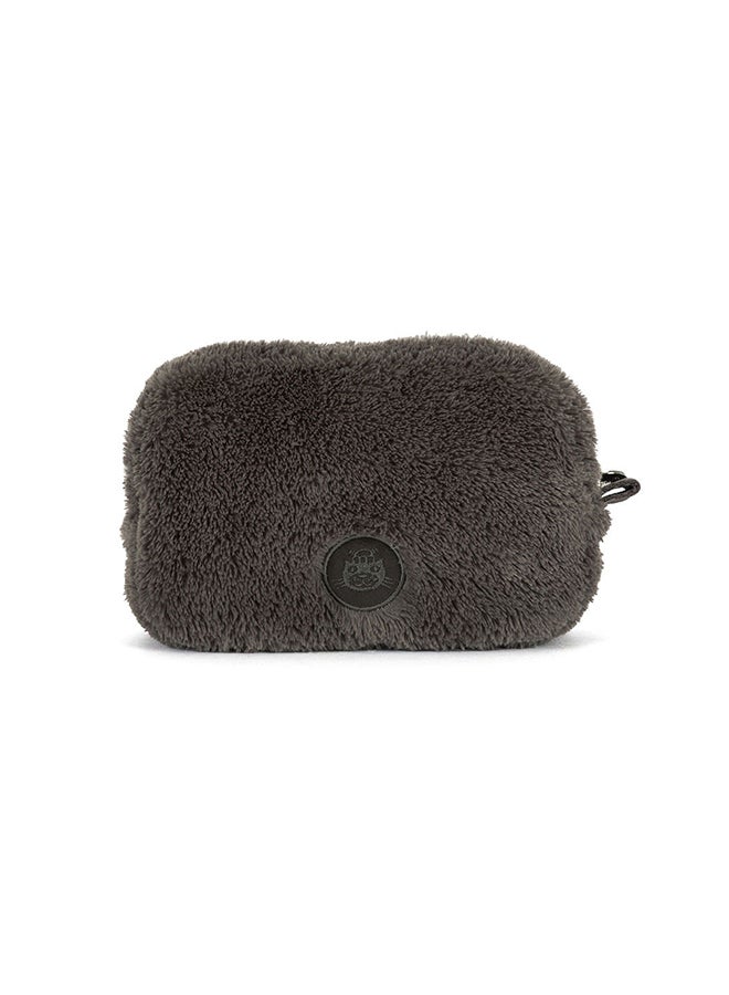 Jellycat Say hello to the softest sidekick (and must-have fashion accessory): the Peanut Penguin Pouch.



Inspired by fan favourite Peanut Penguin, this pouch bag is ideal for chilly strolls or cosy café stops, here to keep your essentials safe - and your outfit cool as ice! - Image 3