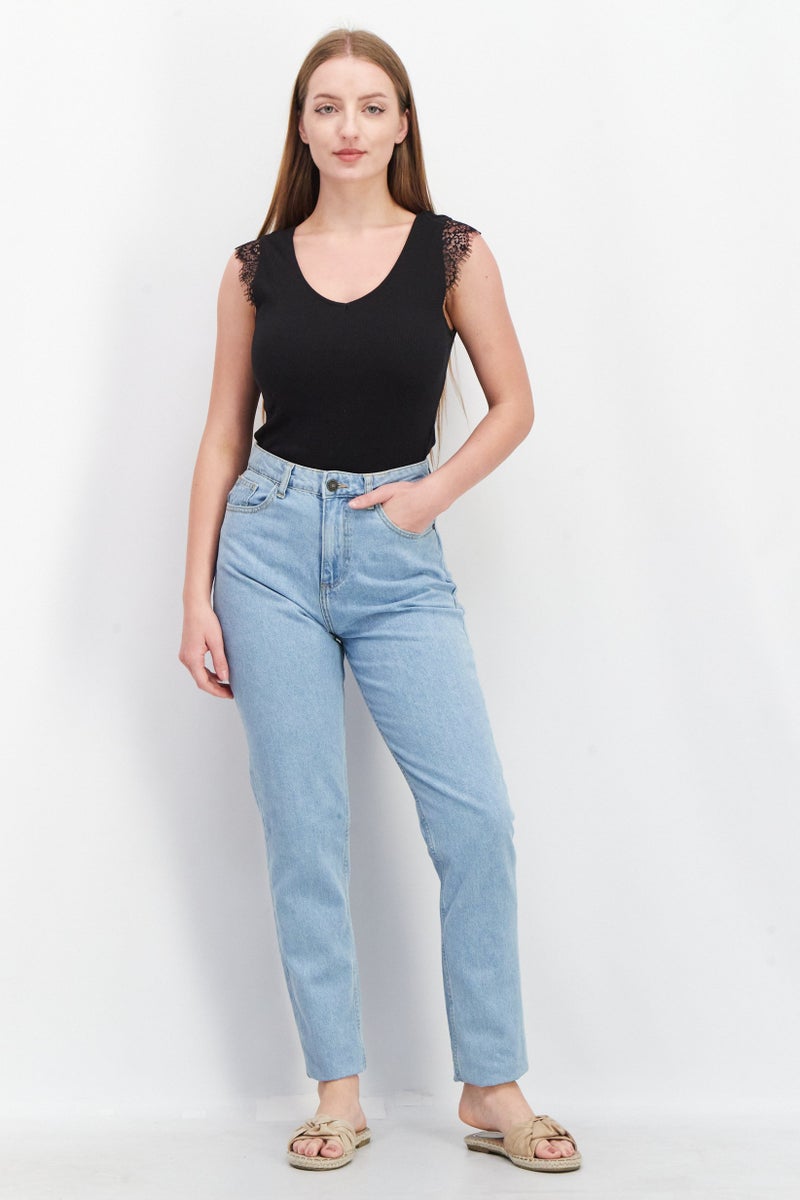 NOISY MAY Women Mom Fit Solid Non Stretchable Denim Jeans, Blue - Image 4