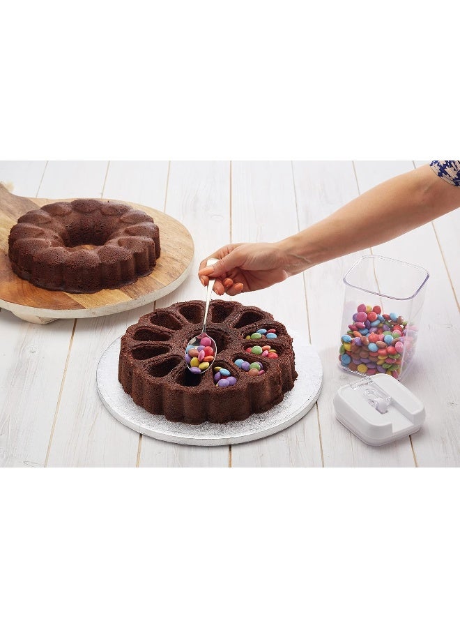 كيتشين كرافت قوالب كيك "Sweetly Does It" بحشوة مفاجئة، مقاس 28×8 سم، طقم من قطعتين، معروضة في صندوق عرض - Image 1