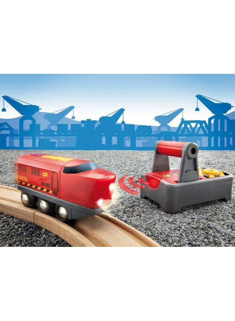 Brio محرك قطار التحكم عن بُعد من BRIO للأطفال 3+ – محرك كهربائي ينمو مع الطفل مع تحكم للأمام/للخلف، وتأثيرات ضوئية وصوتية – متوافق مع مسارات BRIO | 33213-B - Image 3