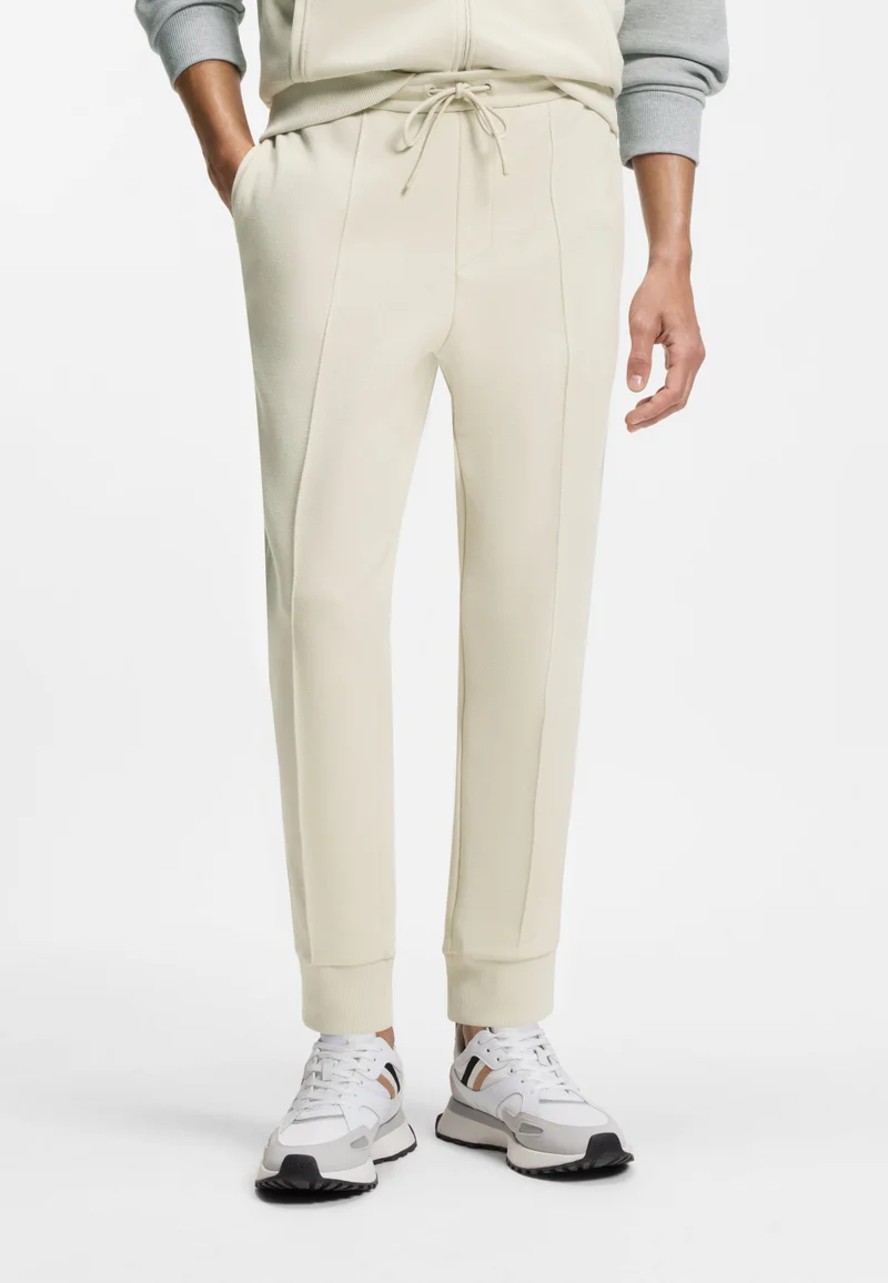 بوس بنطلون رياضي قطني بتفاصيل متباينة