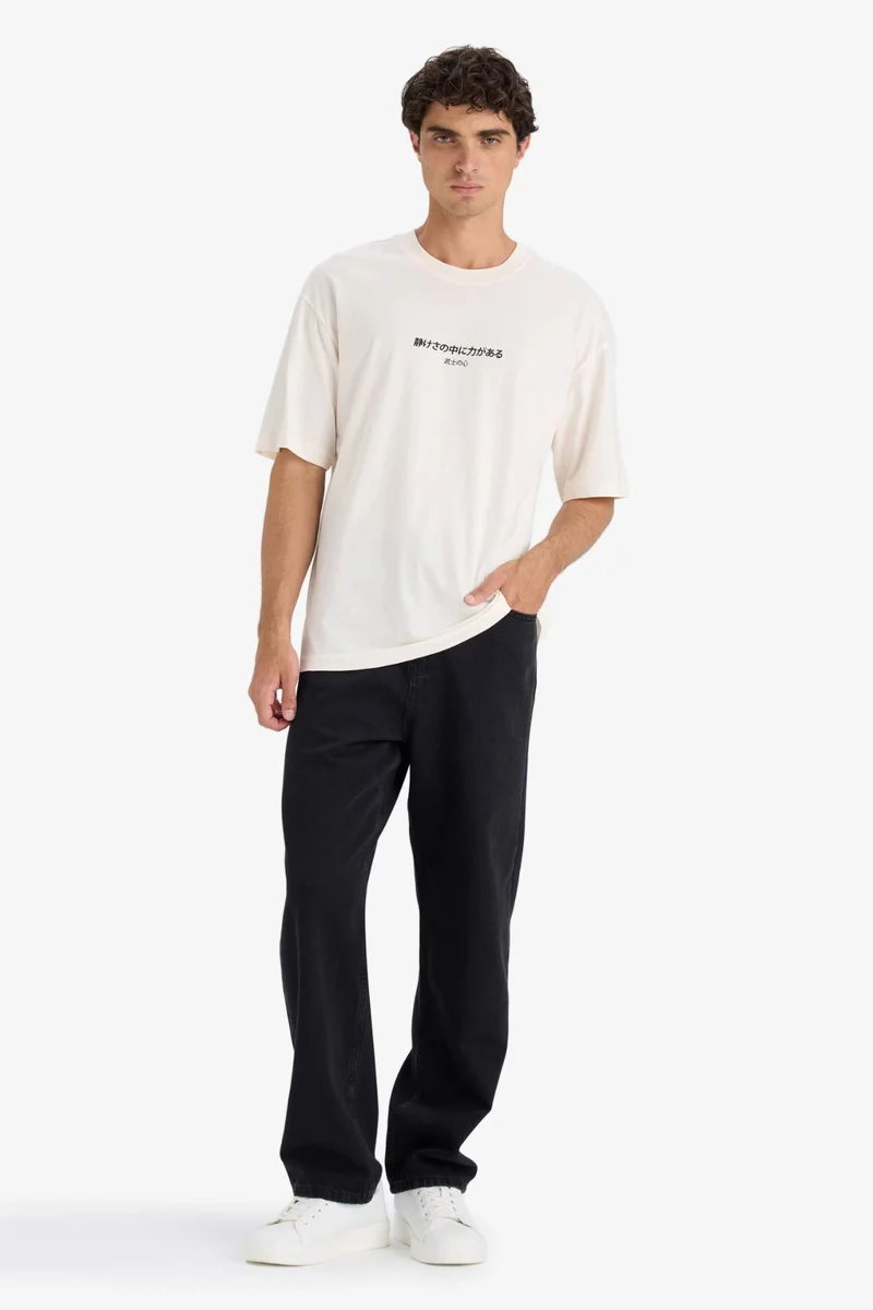 ديفاكتو Regular Fit Crew Neck Short Sleeve T-Shirt