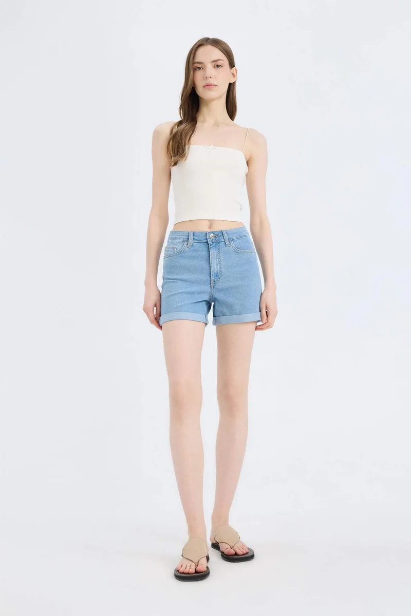 ديفاكتو Normal Waist Folded Leg Jean Shorts