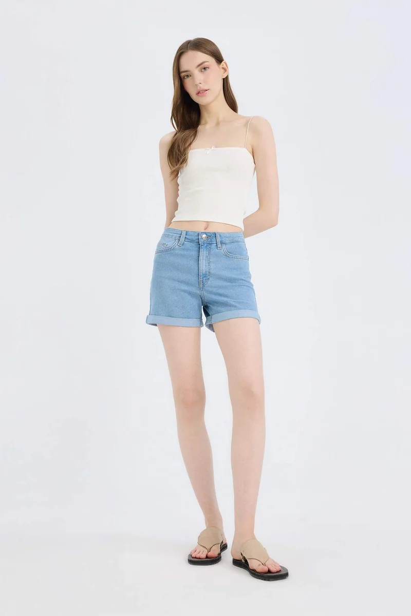 ديفاكتو Normal Waist Folded Leg Jean Shorts