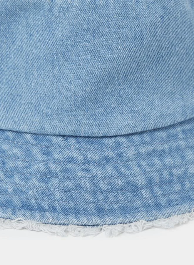 ستايلي قبعة بحافة منسلة من الدنيم بنمط باكت