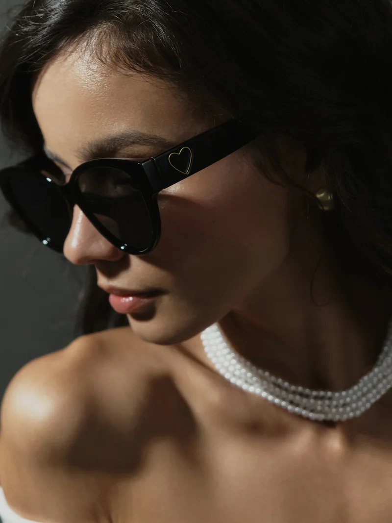 Lichi Large sunglasses with hearts on the temples