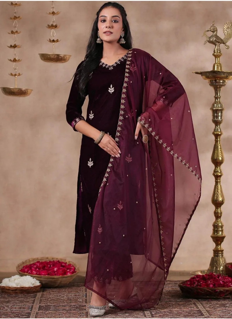 آي شين Women's Ethnic VELVET PURPLE STRAIGHT Kurta Set w Dupatta