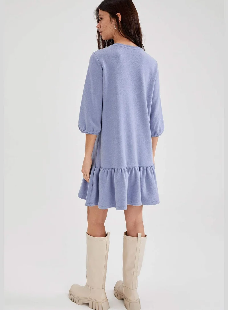 ديفاكتو Long-Sleeved Relaxed Fit Crew Neck Knitted Dress