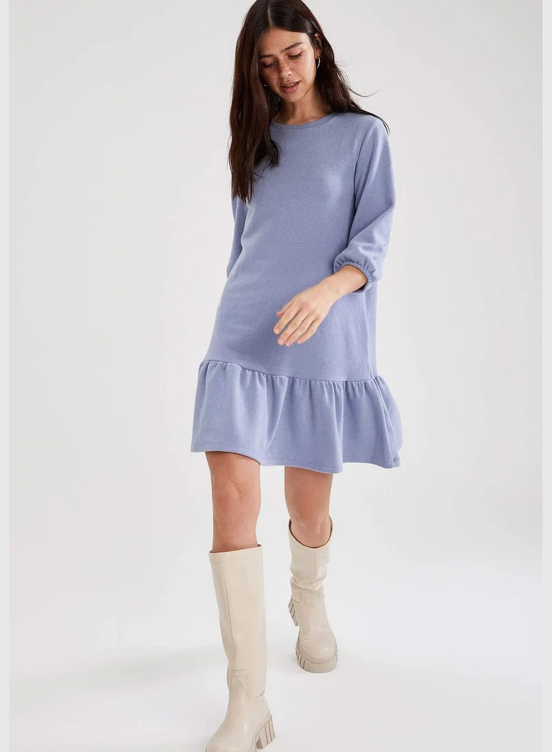 ديفاكتو Long-Sleeved Relaxed Fit Crew Neck Knitted Dress