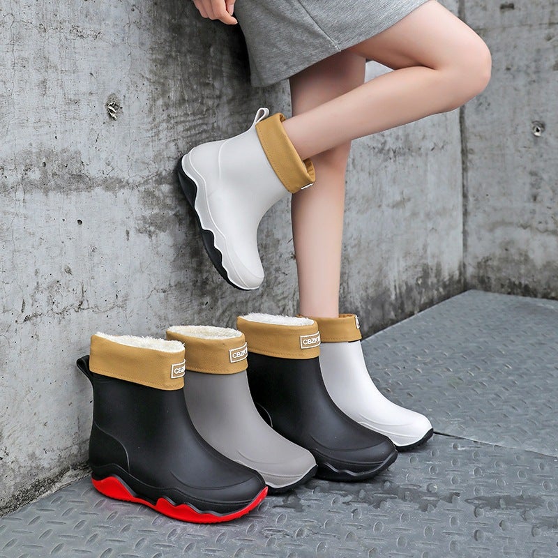 Rain Boots For Couples New Fashion British Rain Boots Plastic Waterproof Rain Boots Outdoor Non-Slip Rain Boots Thick Bottom Water Shoes For Men And Women - Image 4