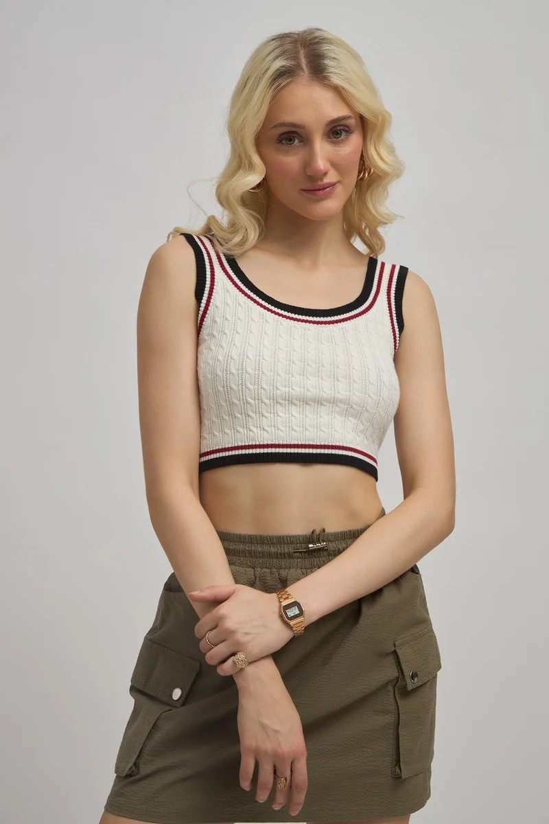 Virgio Solid Cotton Fitted Scoop Neck Crop Top for Women