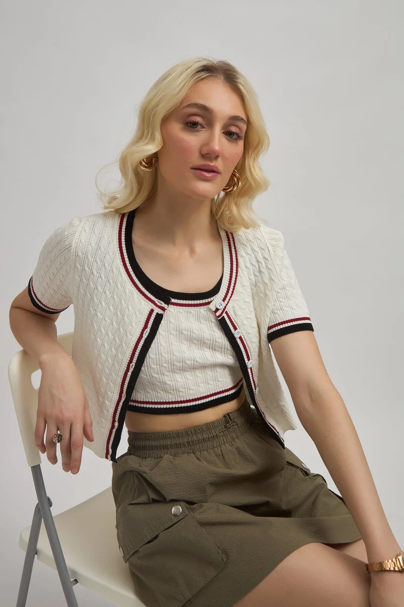 Virgio Solid Cotton Fitted Scoop Neck Crop Top for Women