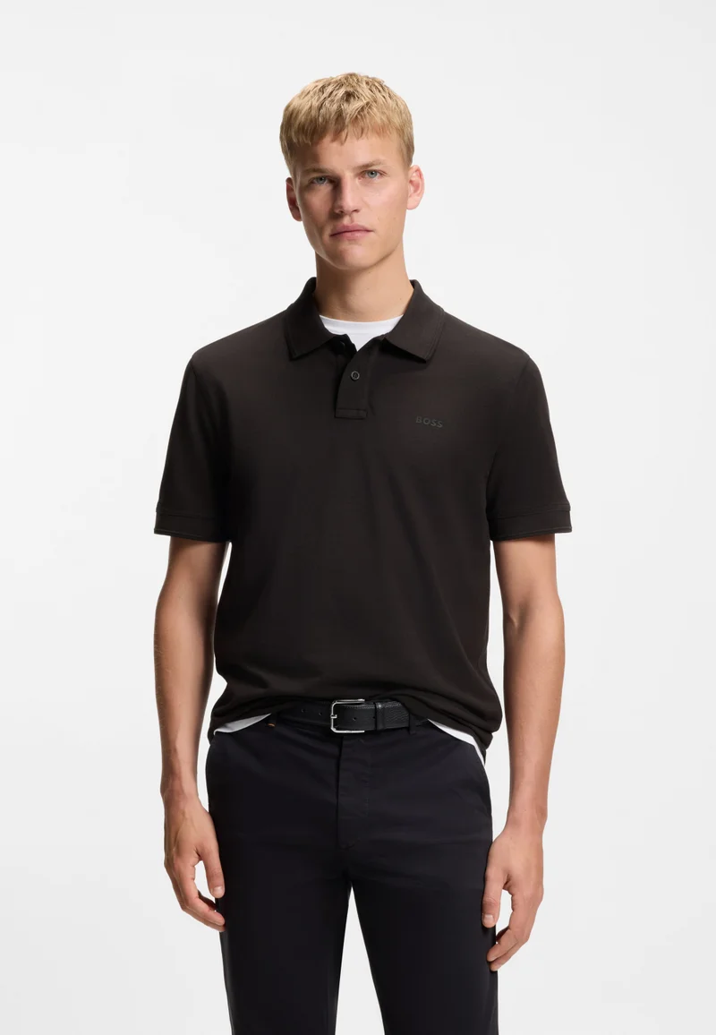 بوس تيشيرت بولو قطن بي كيه بطبعة شعار