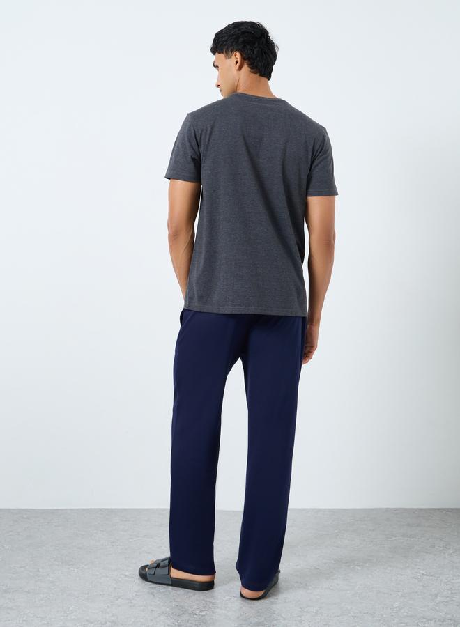 ستايلي طقم بيجامة رجالي مخطط بطبعة شعار ستايلي - Image 4