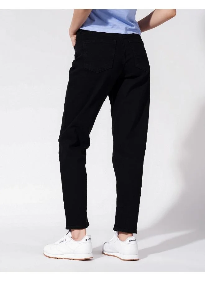 امريكان ايجل High Waist Mom Jeans