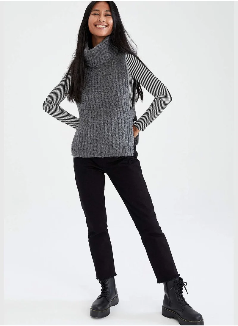 DeFacto Turtlenecek Sleeveless Knitted Sweater