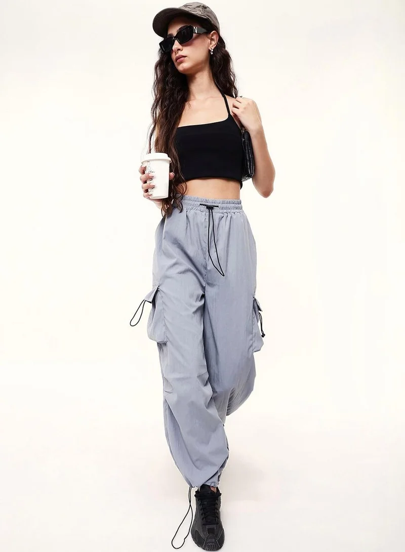 دينيس لينغو Women Grey Poly Solid Full Casual Straight Trouser