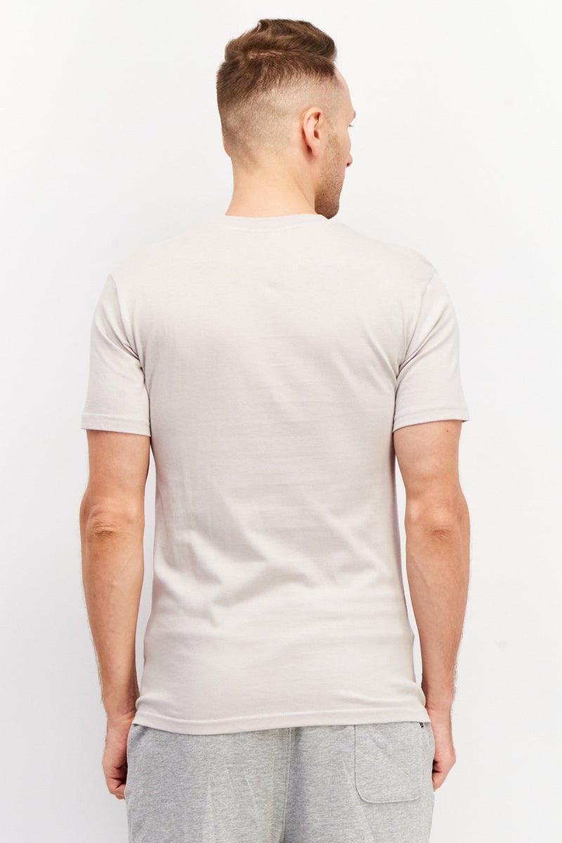 NETFLIX تي شيرت رجالي بأكمام قصيرة وياقة دائرية، مطبوع برسومات، رمادي فاتح - Image 3