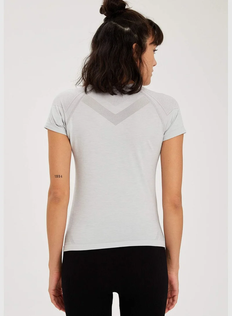 ديفاكتو Woman Athleisure Slim Fit Short Sleeve Knitted T-Shirt