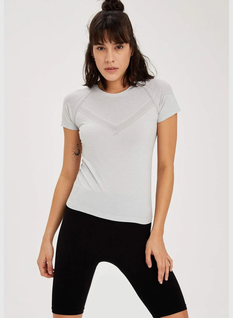 ديفاكتو Woman Athleisure Slim Fit Short Sleeve Knitted T-Shirt