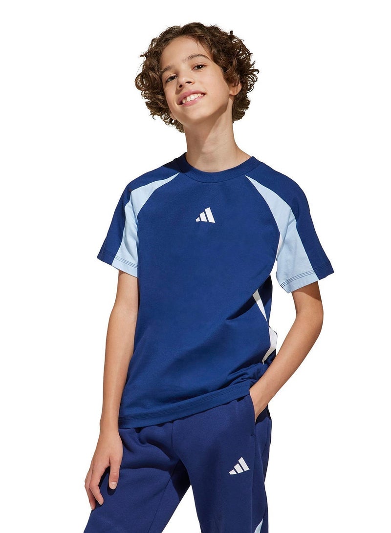 اديداس تيشيرت أساسي موسمي بألوان متداخلة للشباب - Image 1