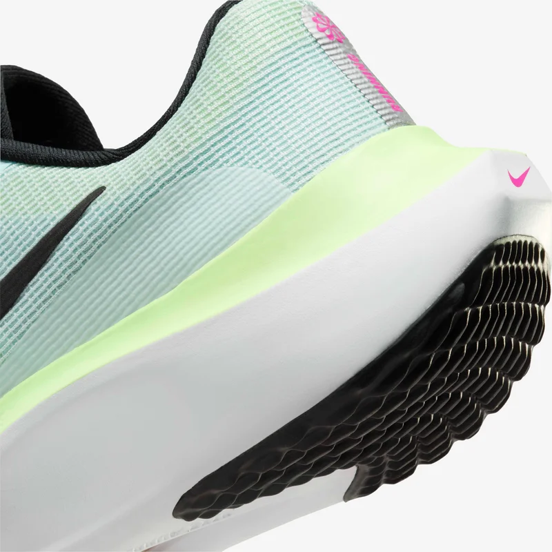 Nike Women's Zoom Fly 5 Road Running Shoe
