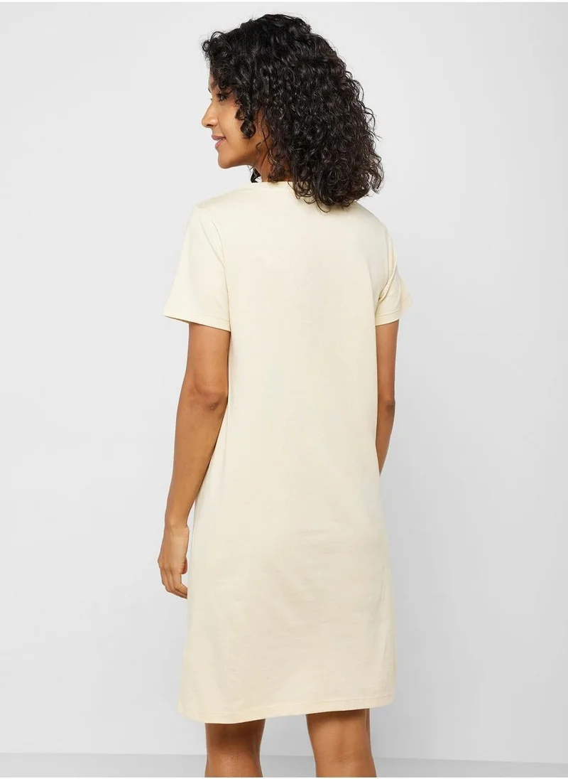 ديزني تي شيرت نسائي بتصميم ويني الدبدوب من أوربان هول