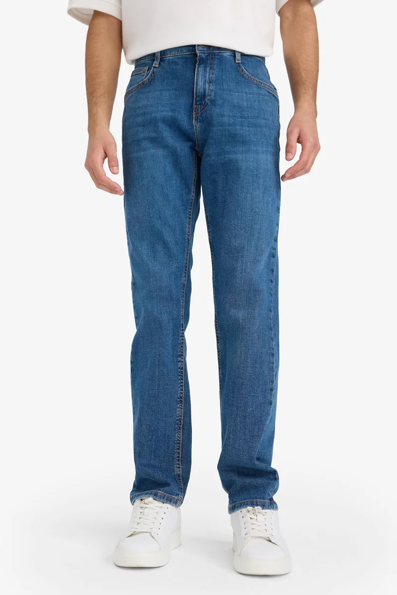 Defacto  Sergio Regular Fit Regular Waist Straight Leg Jeans for Men | Best Price UAE