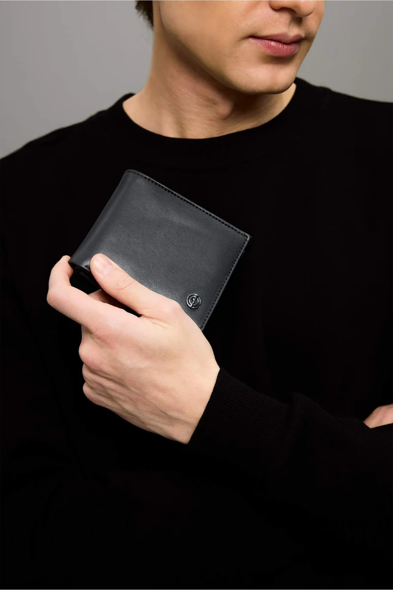 ديفاكتو Men's Faux Leather Wallet