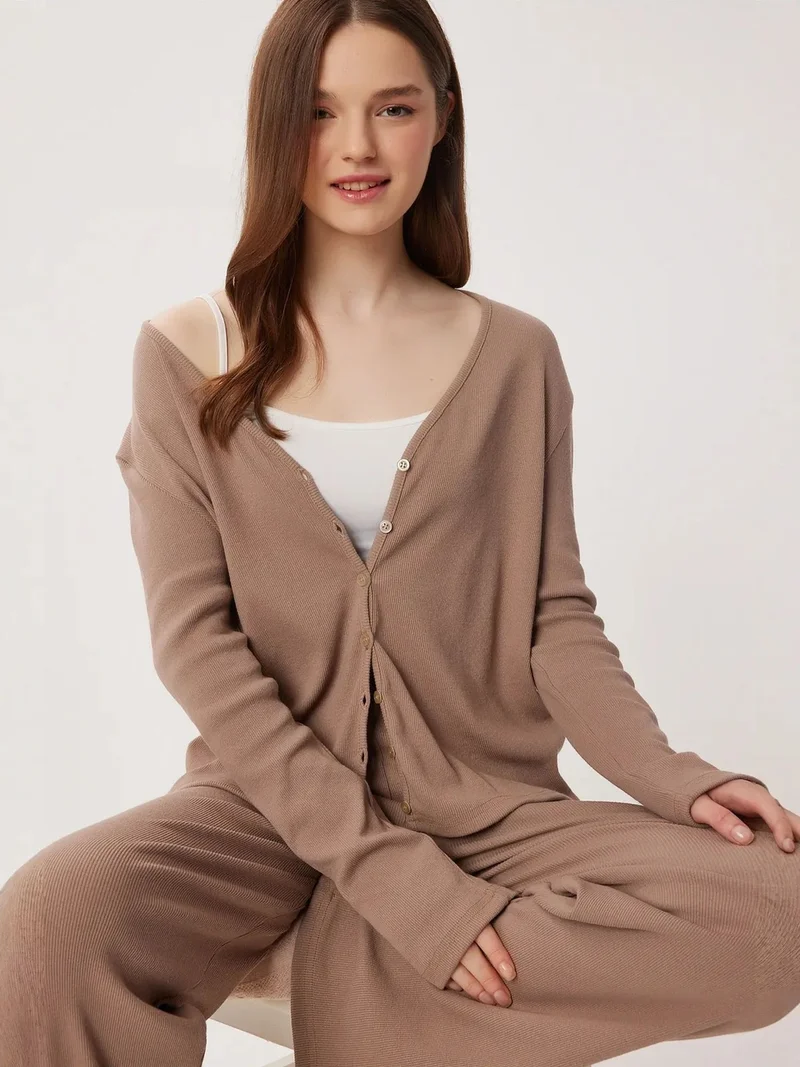 السعادة في إسطنبول ISTANBUL V-neck Buttoned Long Cardigan and Pants Pajama Set