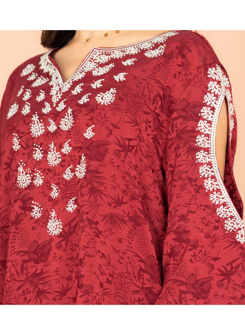 اكسا جلابية كلاسيكية مطبوعة بأكتاف مكشوفة وتصاميم كريستالية - Image 2