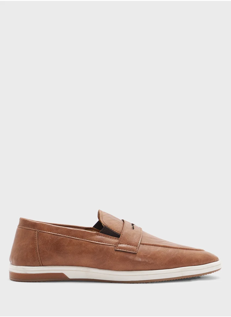 Robert Wood Saddle Detail Casual Slip Ons Loafers